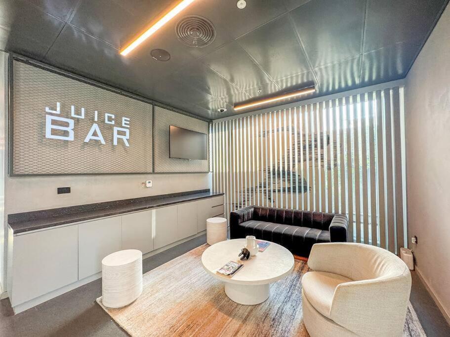 First Class Luxury 2br In Creek Harbour Pool, Gym, Walk To Dining Dubai
