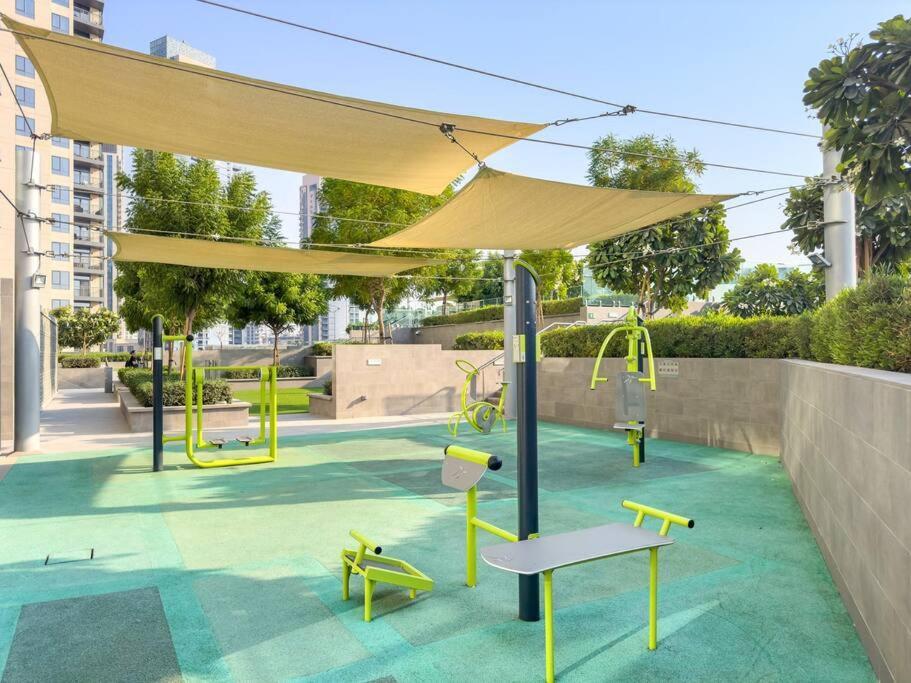 First Class Luxury 2br In Creek Harbour Pool, Gym, Walk To Dining * Dubai